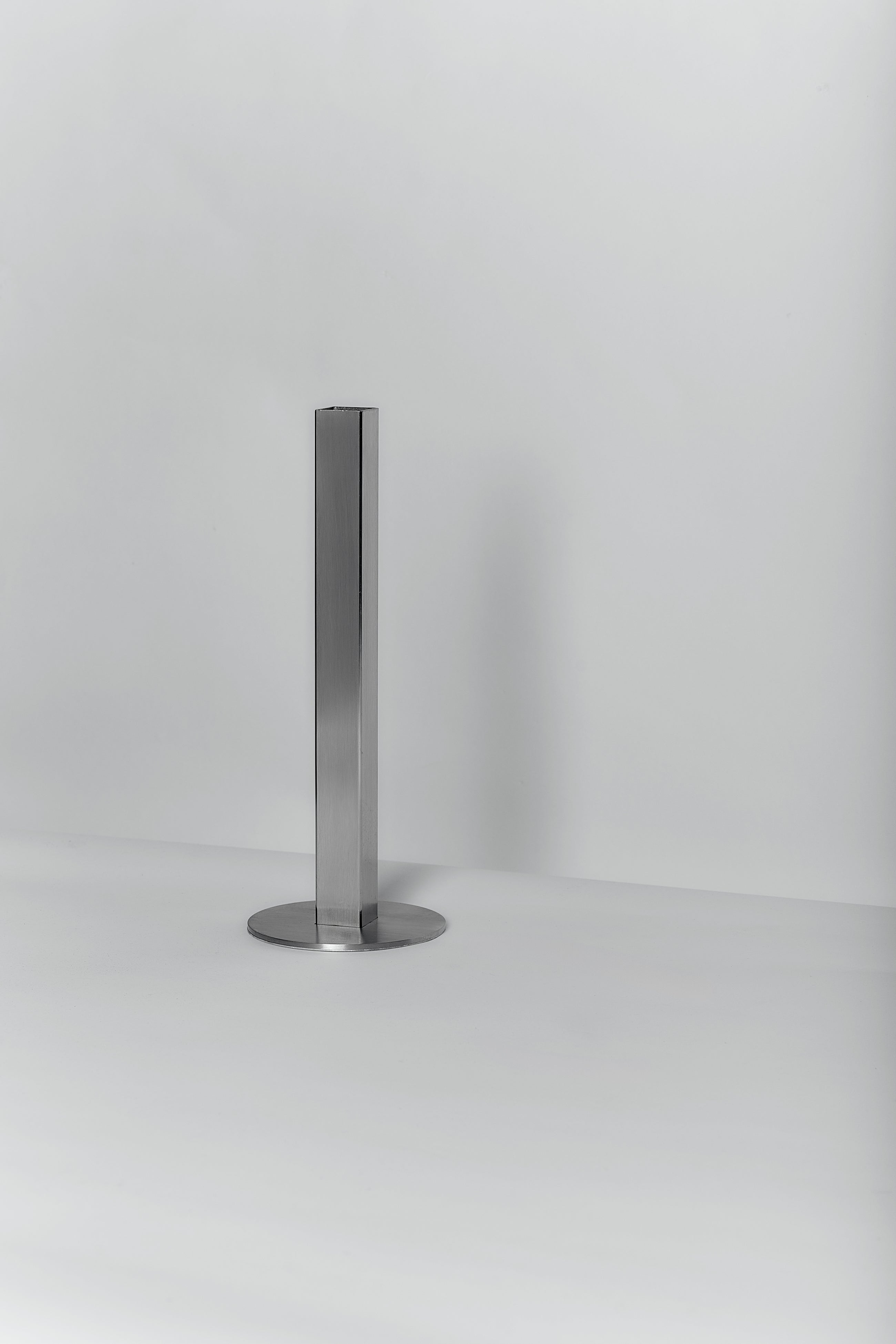 ROUND SQUARED FLOWER VASE