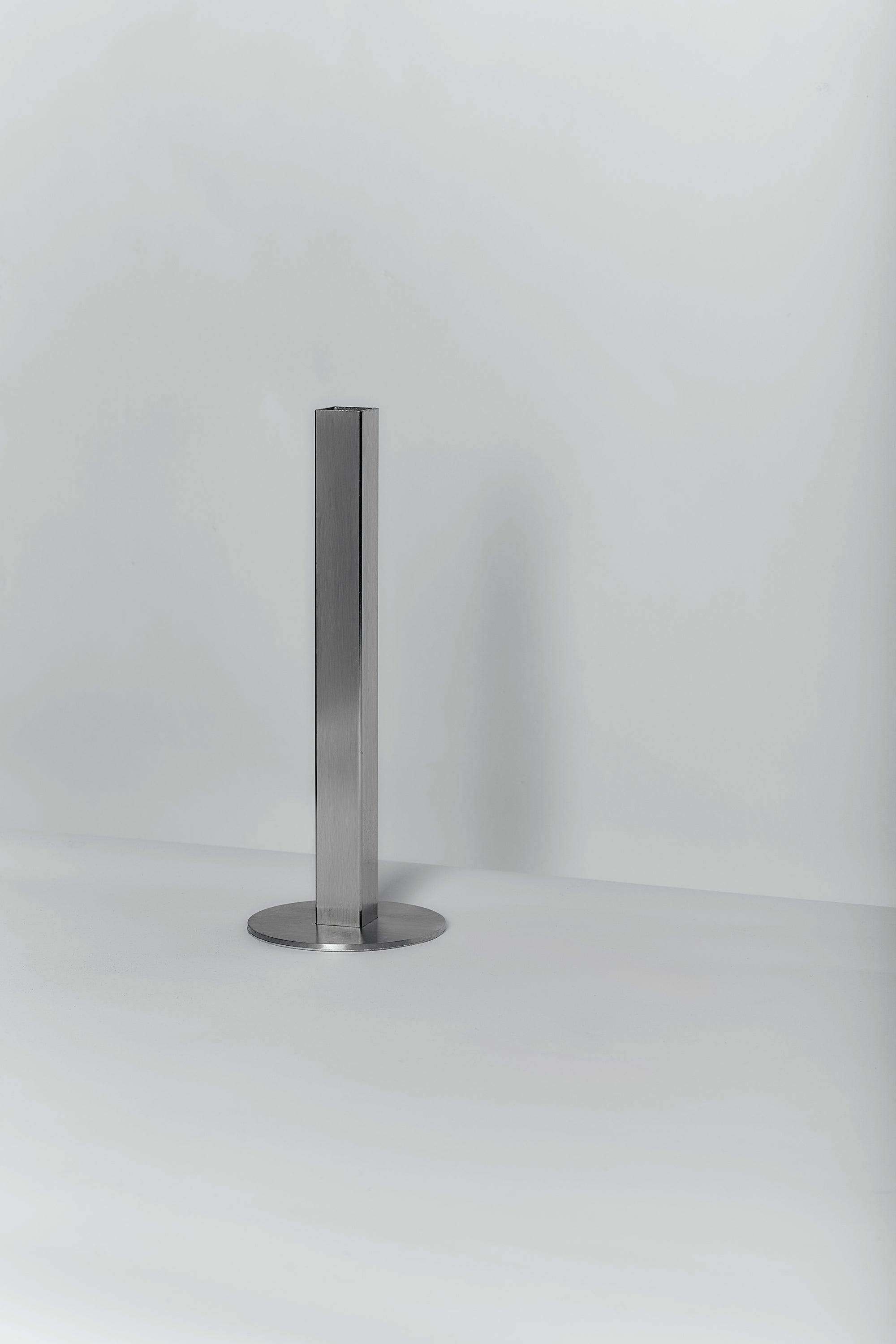 ROUND SQUARED  FLOWER VASE