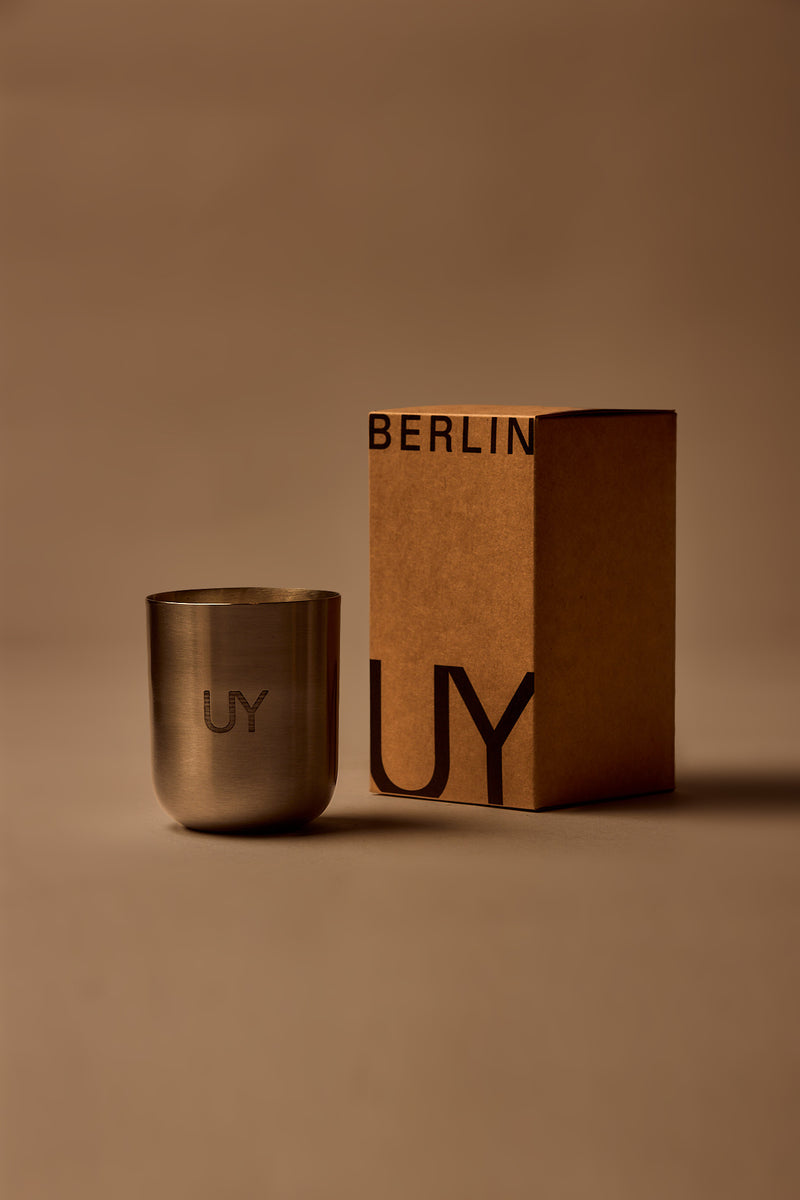 UY Studio S Steel Candle luxury handmade scented candle in a minimalist stainless steel jar, crafted in Berlin, Germany. High-quality fragrance with Bergamot, Rose, Cardamom, Jasmine and Amber notes.