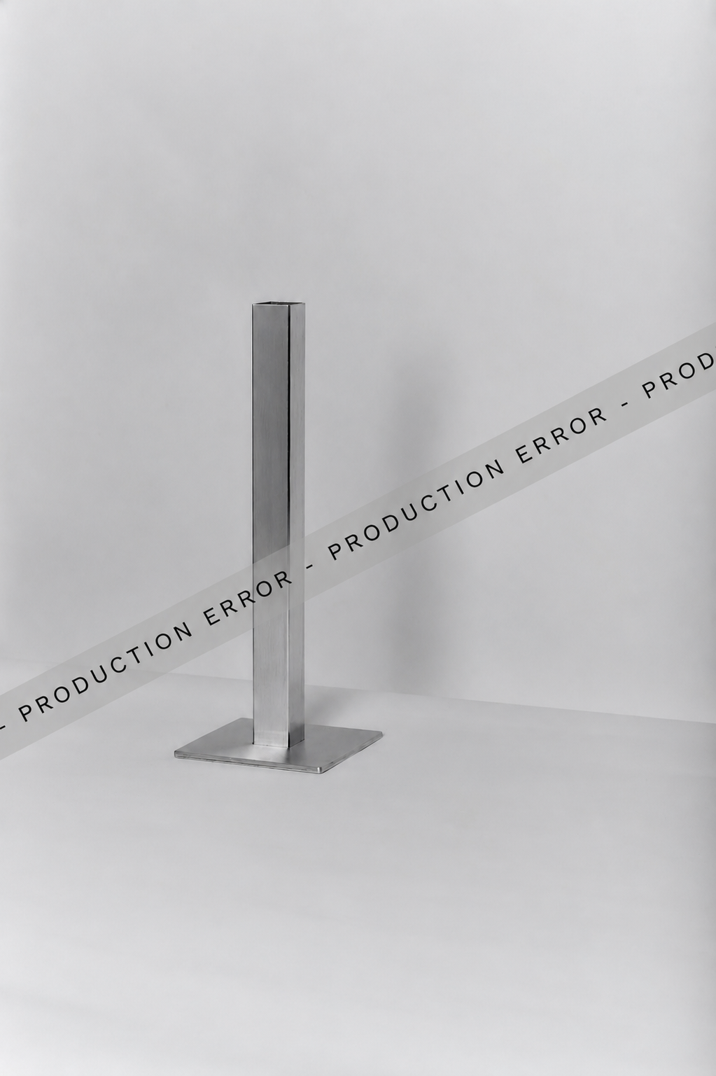 SQUARED FLOWER VASE - DAMAGED GOODS