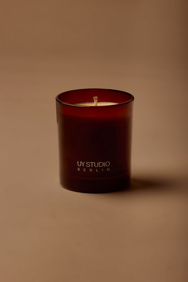 UY Studio S Scented Candle luxury handmade scented candle crafted in Berlin, Germany, in an amber glass jar with metal lid, cotton tote bag and complimentary matches. High-quality fragrance with Bergamot, Rose, Cardamom, Jasmine and Amber notes.